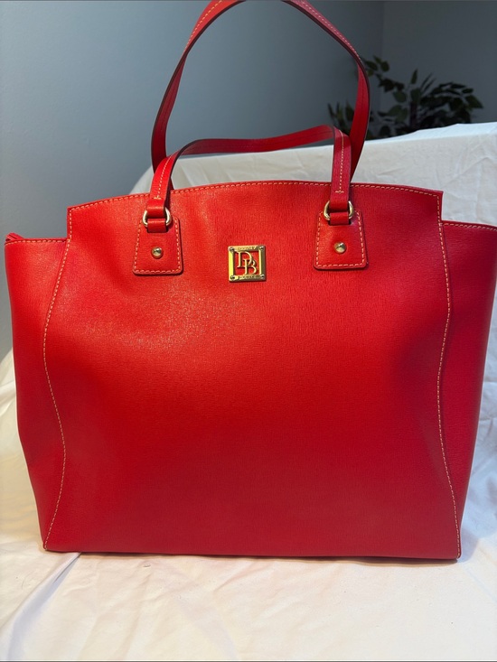 Dooney & Bourke Handbags - Dooney & Bourke Rec Leather Tote Bag